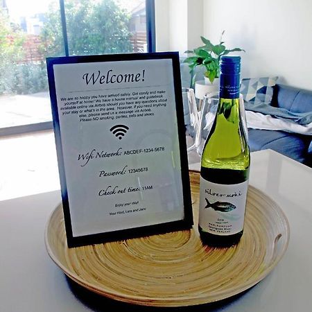 Modern 3 Bedroom Apt With Free Parking, Netflix, Wifi & Welcome Wine By Bnb Pro Melbourne City Exterior foto