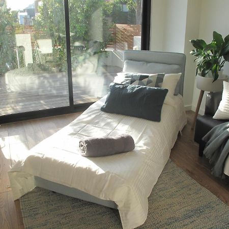 Modern 3 Bedroom Apt With Free Parking, Netflix, Wifi & Welcome Wine By Bnb Pro Melbourne City Exterior foto