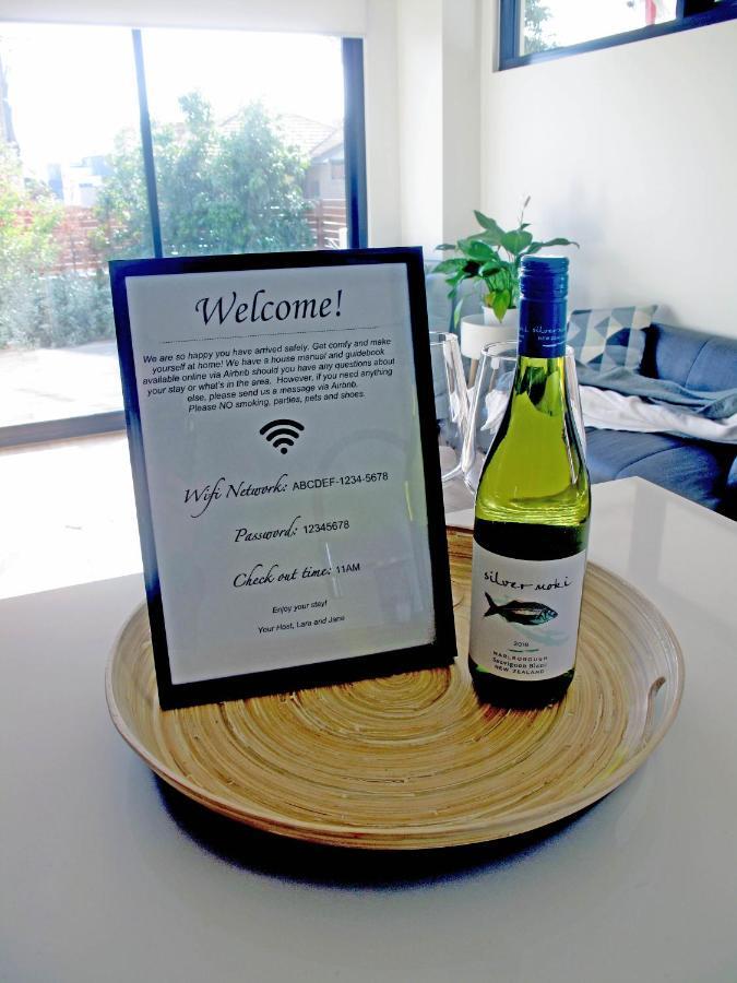 Modern 3 Bedroom Apt With Free Parking, Netflix, Wifi & Welcome Wine By Bnb Pro Melbourne City Exterior foto