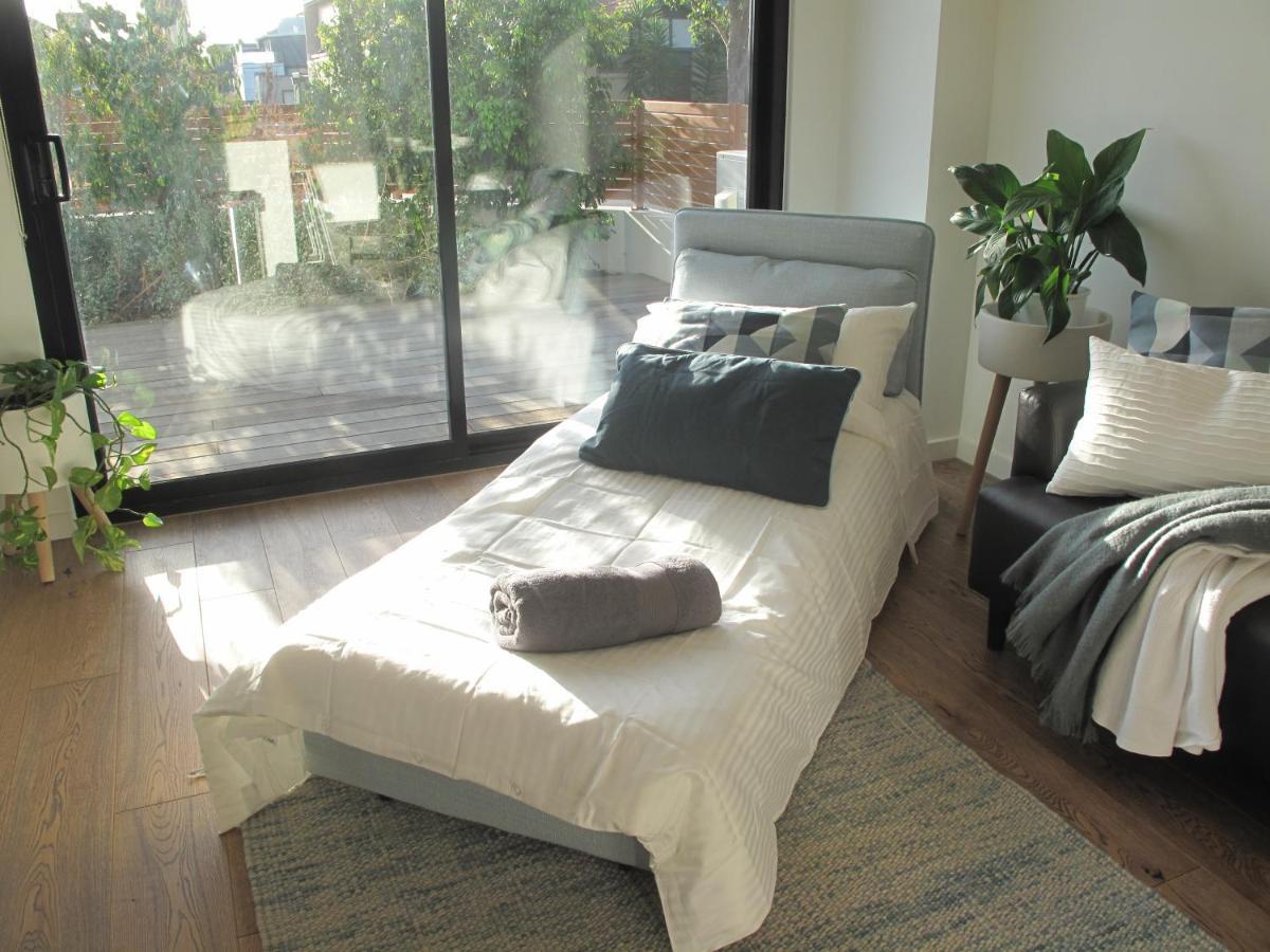 Modern 3 Bedroom Apt With Free Parking, Netflix, Wifi & Welcome Wine By Bnb Pro Melbourne City Exterior foto