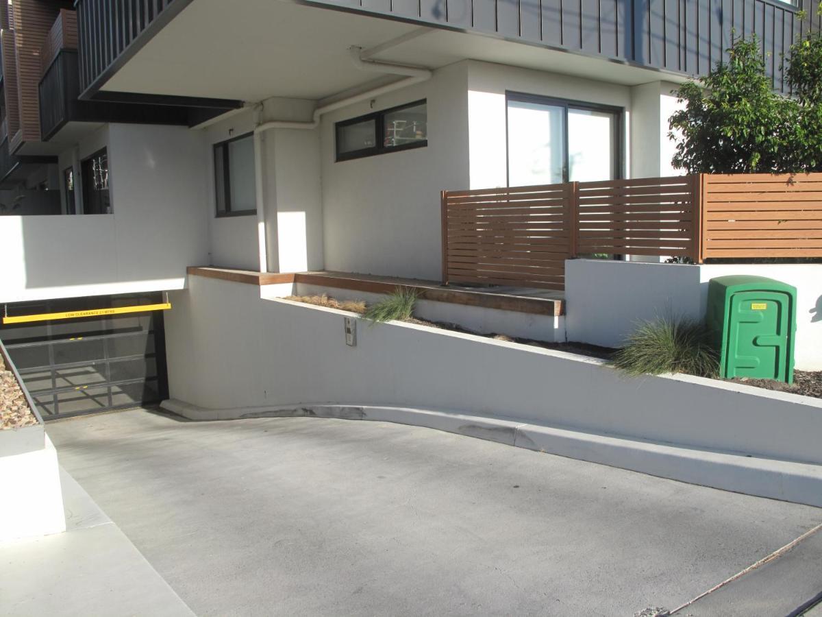 Modern 3 Bedroom Apt With Free Parking, Netflix, Wifi & Welcome Wine By Bnb Pro Melbourne City Exterior foto